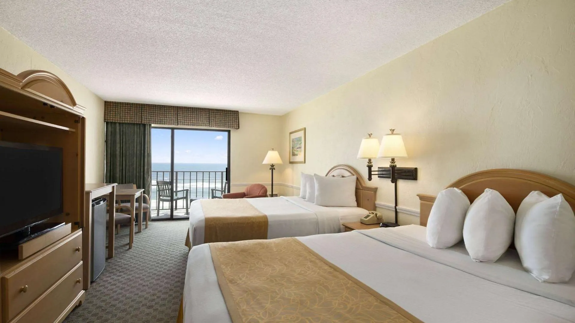 Days Inn By Wyndham Daytona Oceanfront Daytona Beach Shores Szálloda
