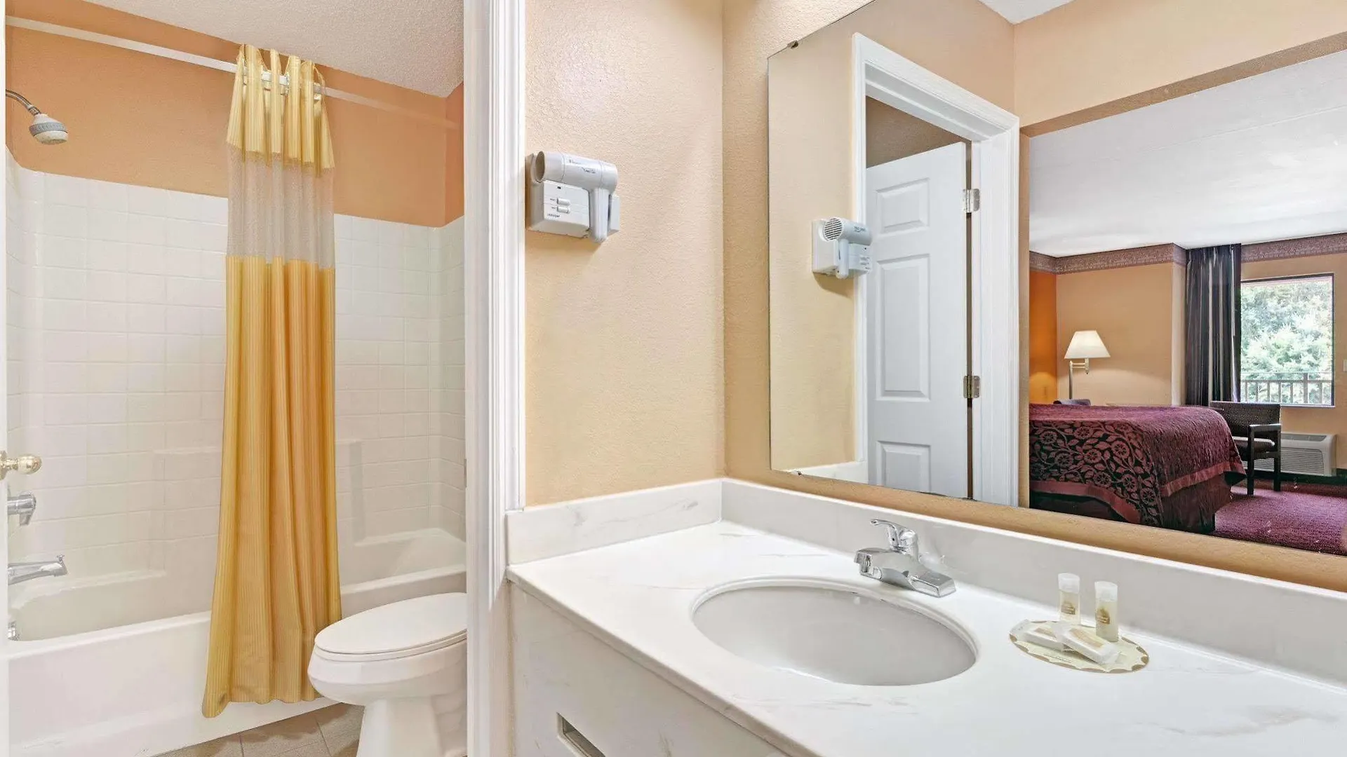 Hotel Days Inn By Wyndham Daytona Oceanfront Daytona Beach