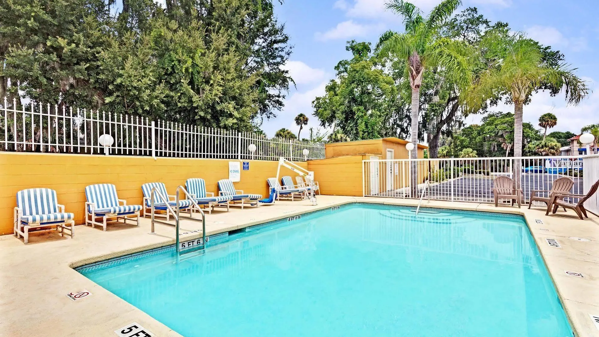 Days Inn By Wyndham Daytona Oceanfront Daytona Beach Hotel