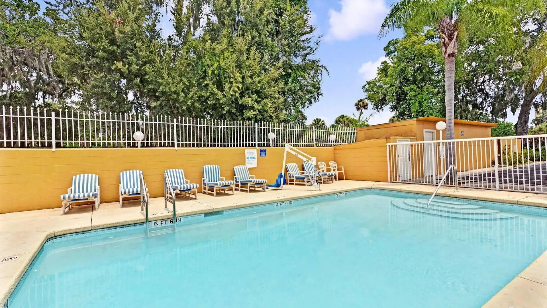 Hotel Days Inn By Wyndham Daytona Oceanfront Daytona Beach
